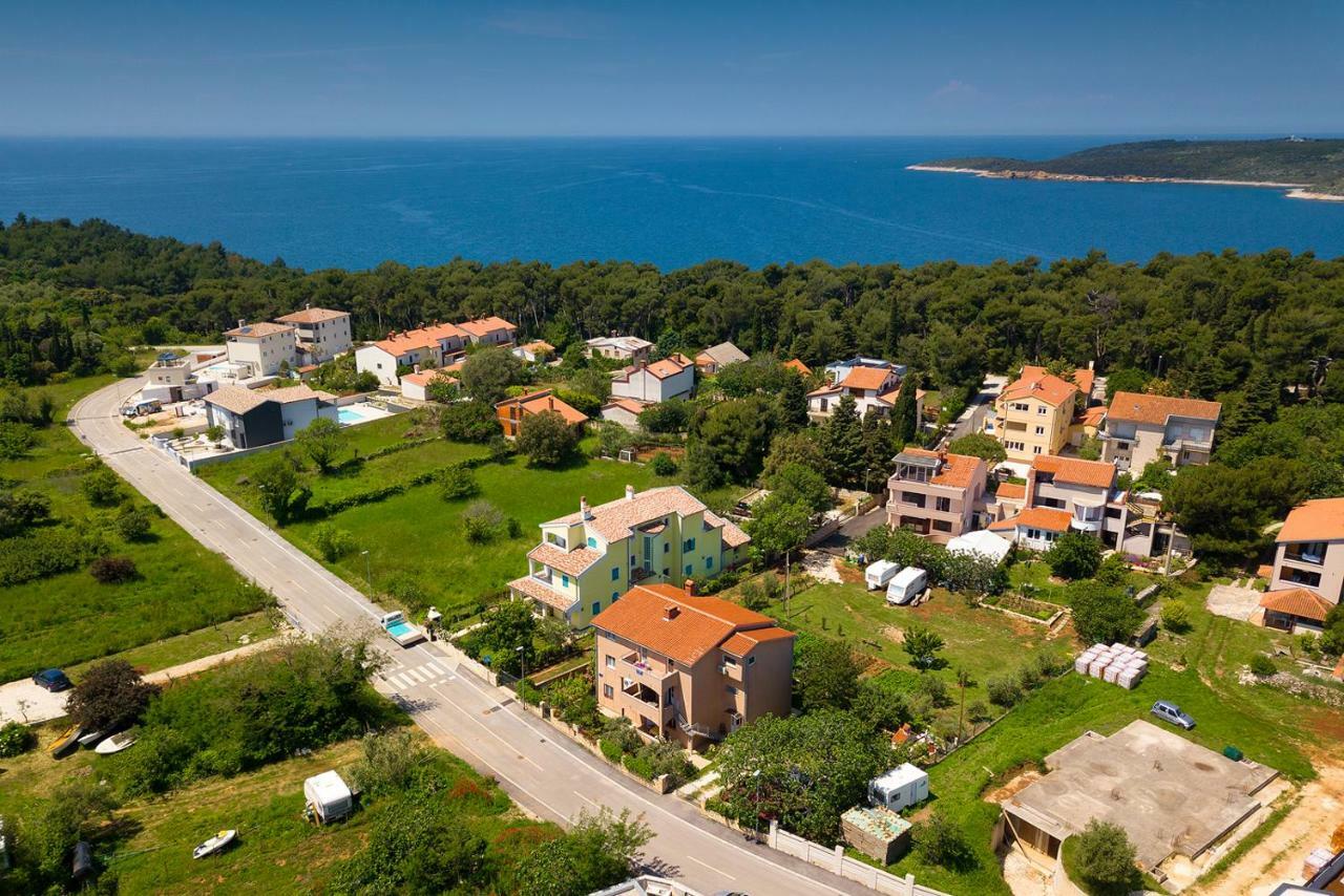 Vila Milla Premantura Exterior photo