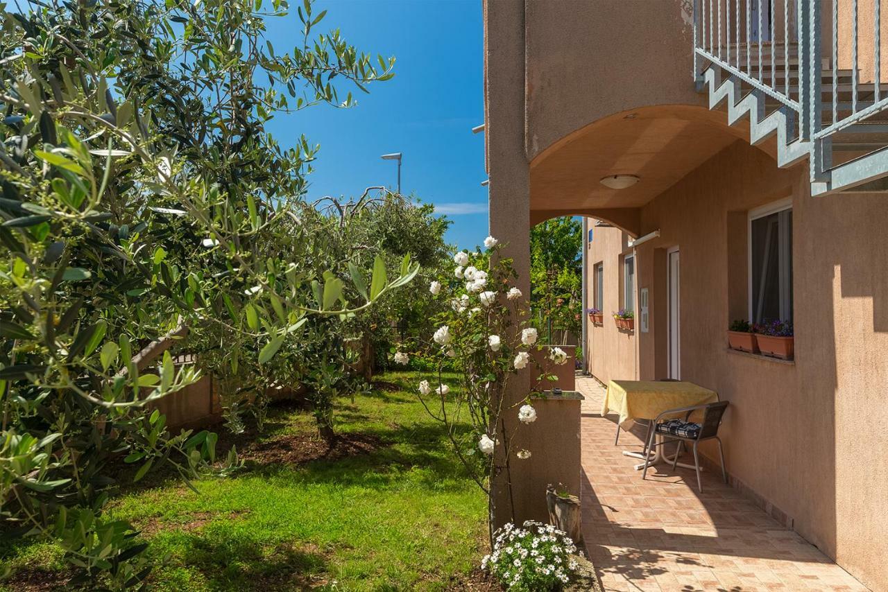 Vila Milla Premantura Exterior photo